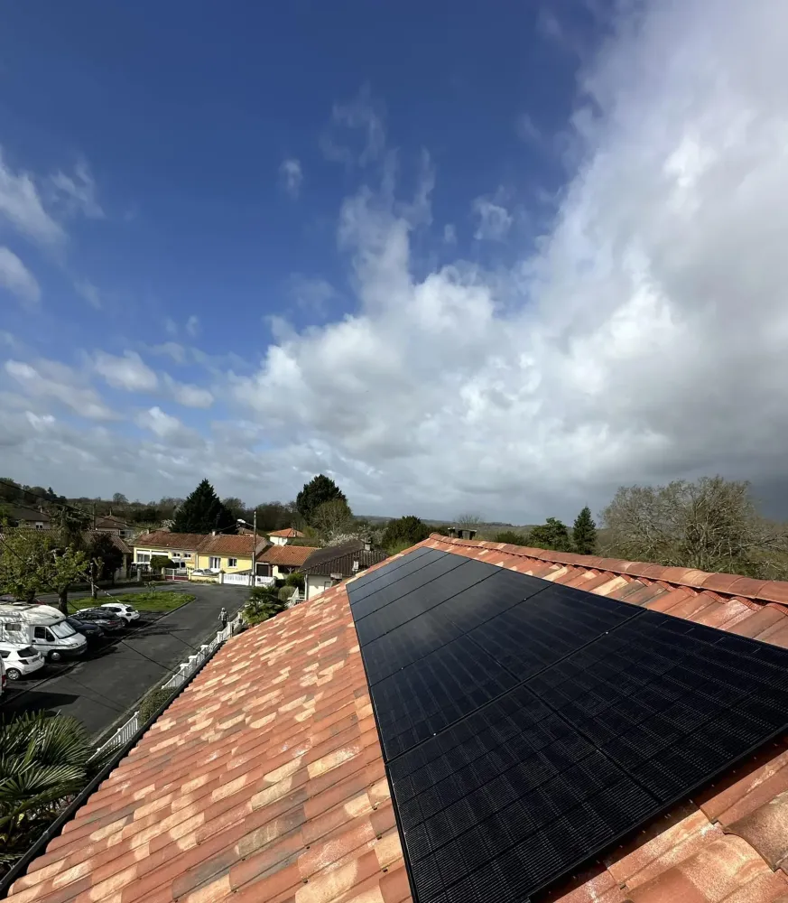 ast-24-panneaux-solaires-2